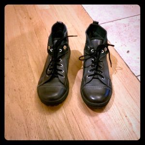 NWOT Size 7.5, Grey leather shoes